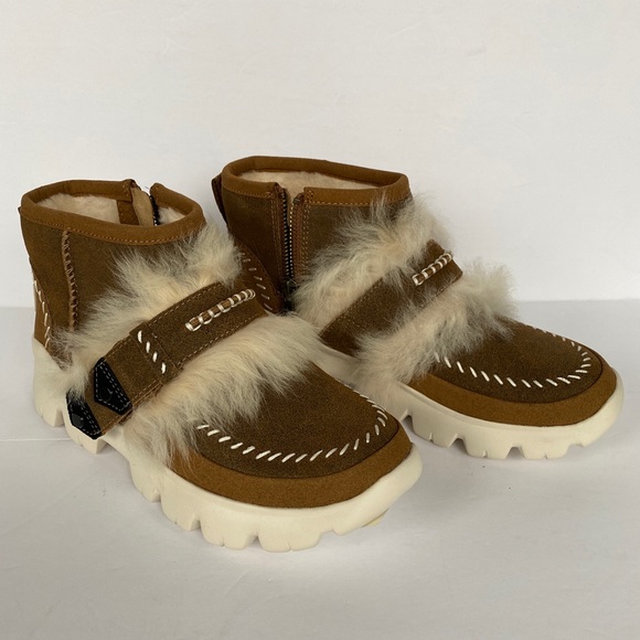 NEW UGG FLUFF Ankle Boot Tan/Brown Size 6 - Picture 6 of 14